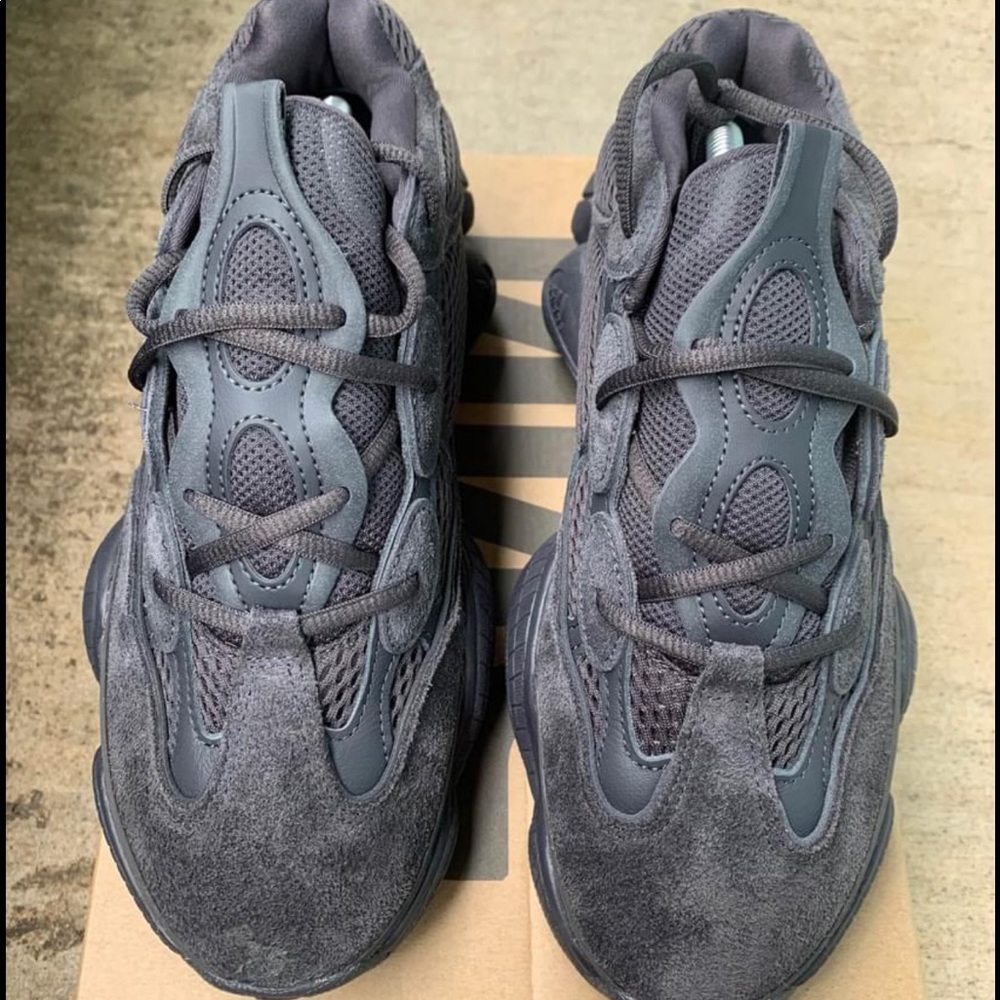 Yeezy 500 - Picture 2 of 5